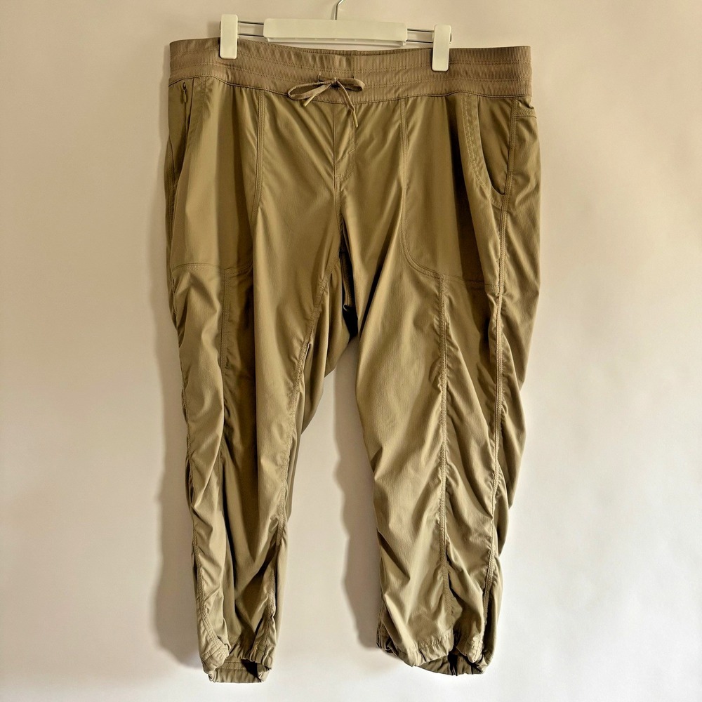 The North Face Womens Nylon Hiking Capri Pants XXL Tan Ruched Pull On Drawstring